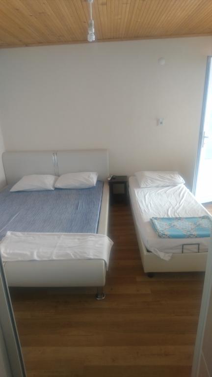 Erkin Apart Hotel Karsiyaka  Buitenkant foto